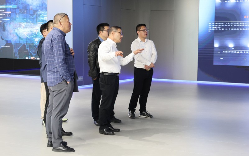 北京化工大å¦çŽ‹å³¥æ•™æŽˆæŽ¥è§å°Šé¾™å‡¯æ—¶äººç”Ÿå°±æ˜¯æè¿›è¡Œäº§å¦ç ”技术互æ¢